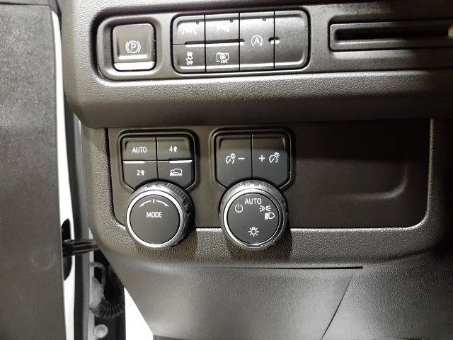 Used 2023 Chevrolet Suburban RST w/ Luxury Package AWD/4WD image 13