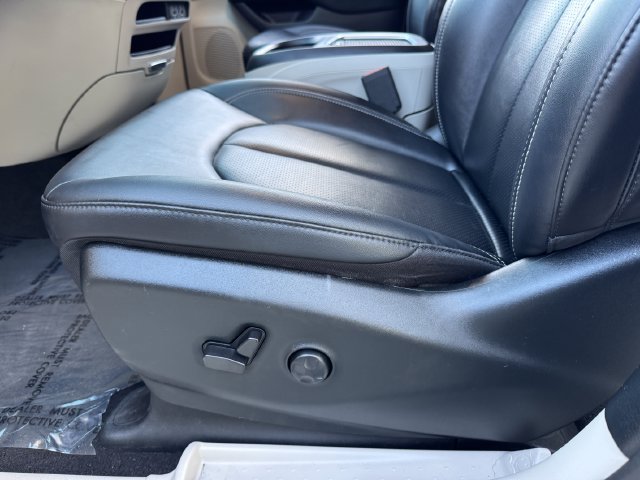 Used 2024 Chrysler Pacifica Limited FWD image 15