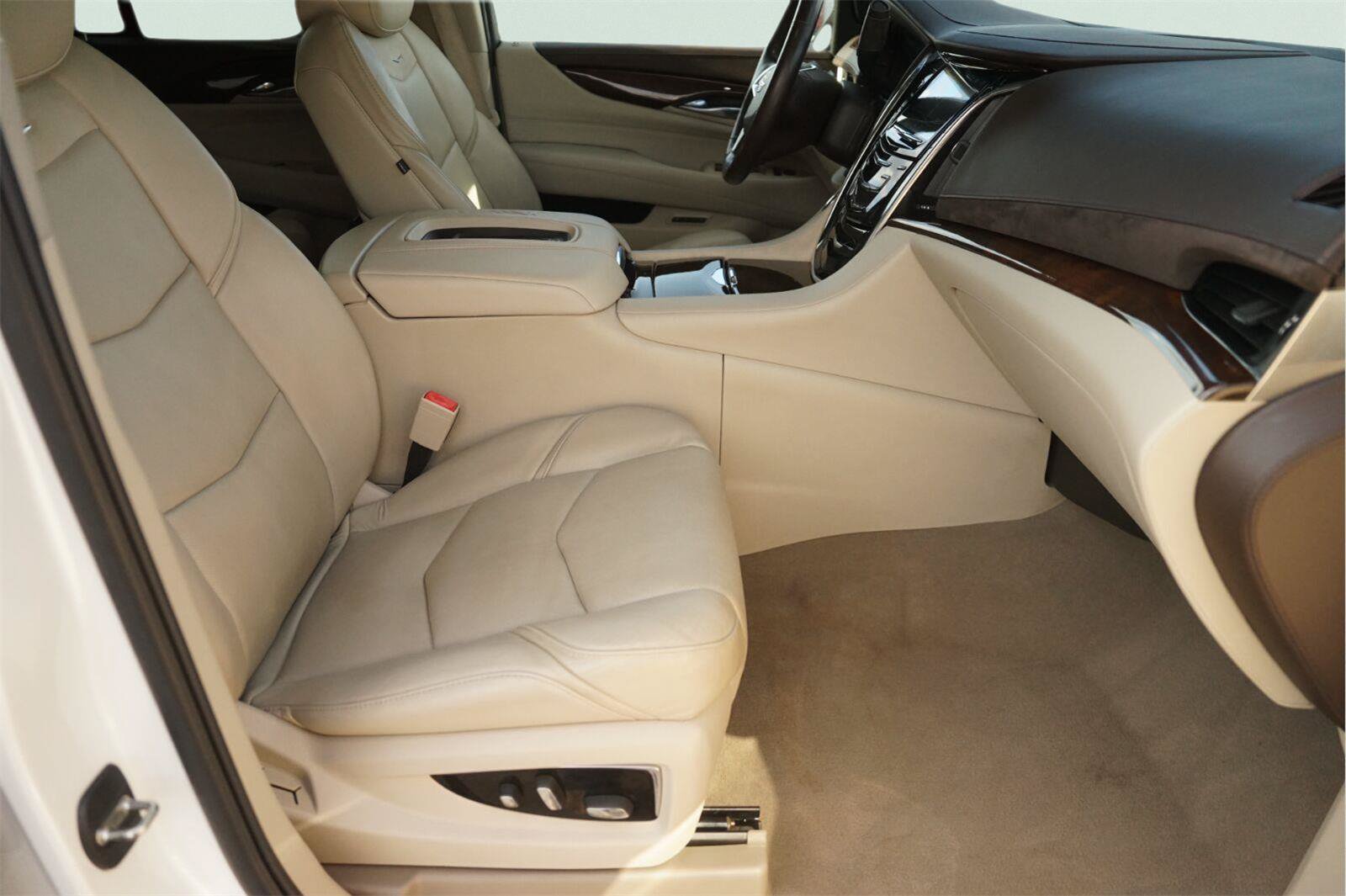 Used 2017 Cadillac Escalade Luxury RWD image 21