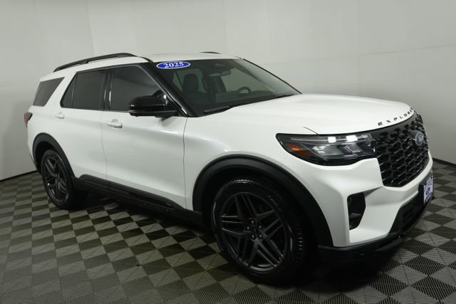 Certified 2025 Ford Explorer ST w/ Sun And Sound Package image 5