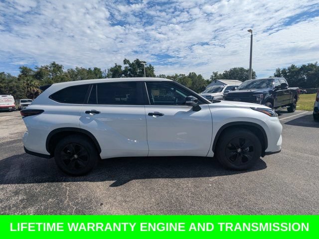 Used 2024 Toyota Highlander LE FWD image 4