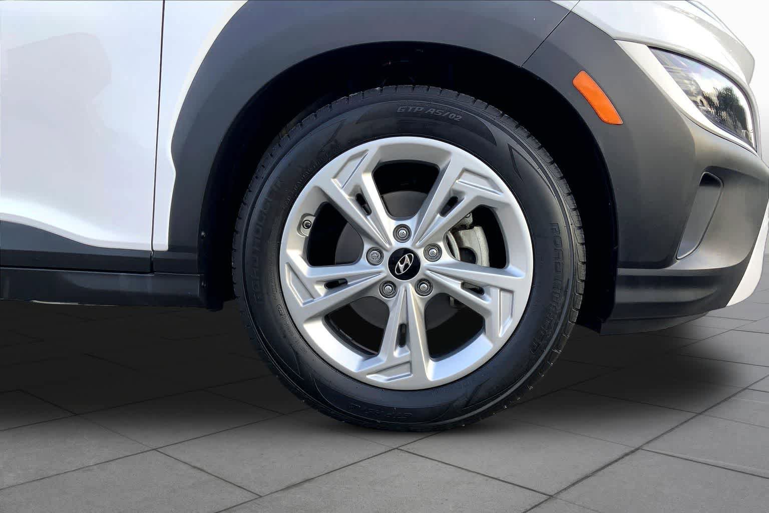 Used 2022 Hyundai Kona SEL FWD image 11