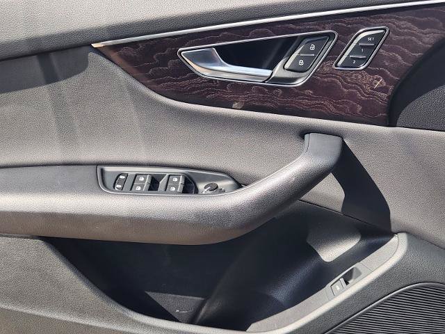 Used 2019 Audi Q8 Premium Plus w/ Premium Plus AWD/4WD image 22