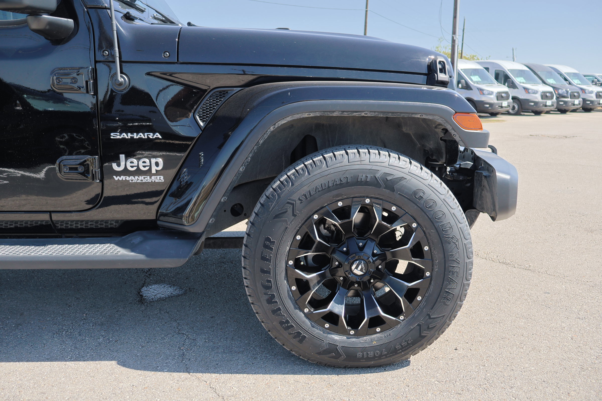 Used 2019 Jeep Wrangler Unlimited Sahara image 12