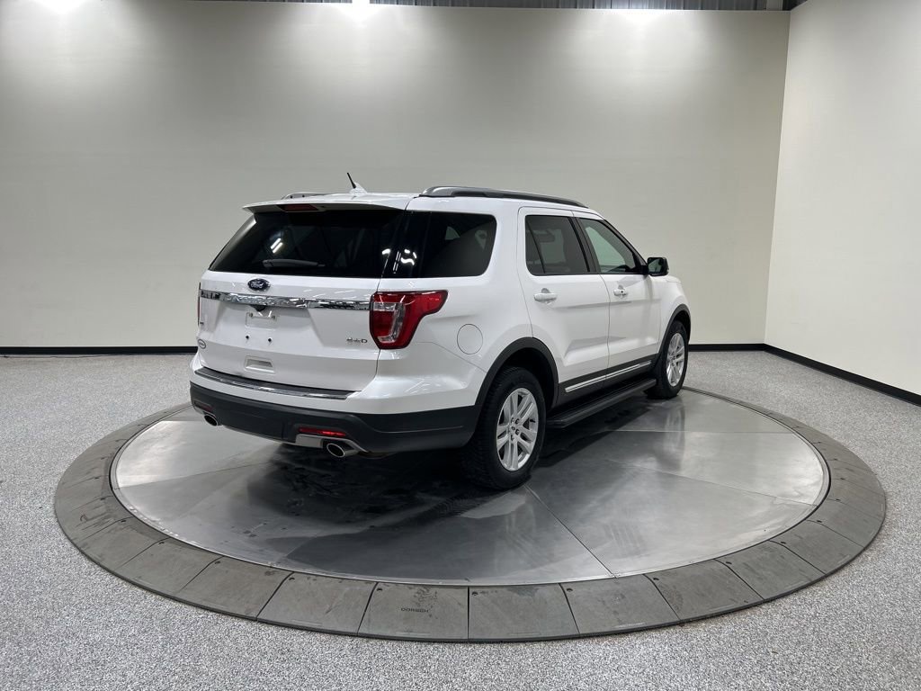 Certified 2018 Ford Explorer XLT w/ Equipment Group 202A image 5