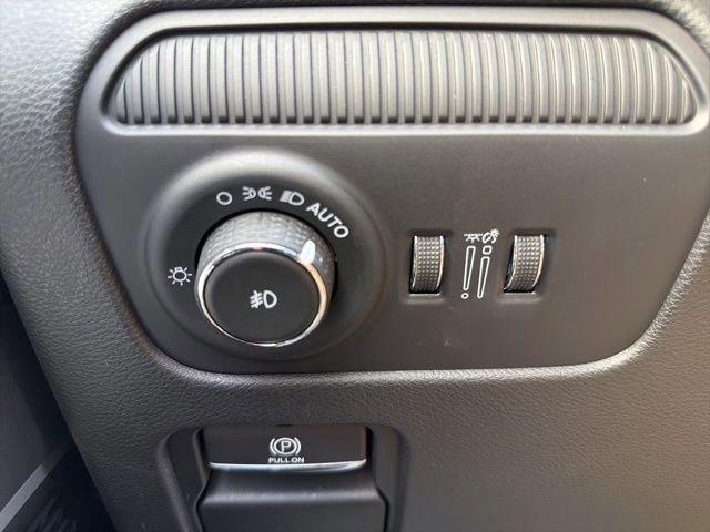 Used 2025 Jeep Wagoneer L 4WD image 6