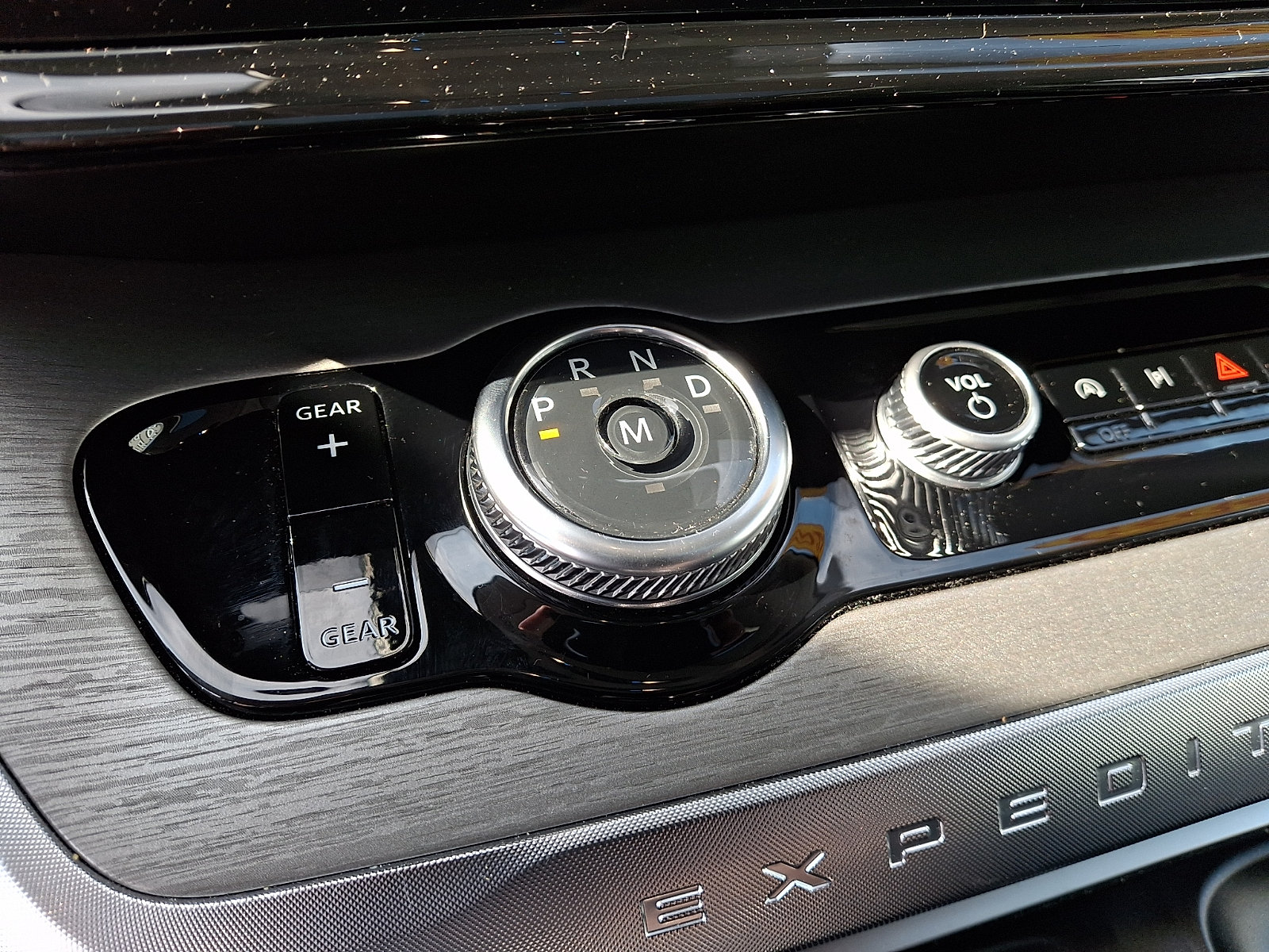 Certified 2025 Ford Expedition Platinum AWD/4WD image 16