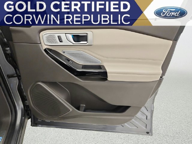 Certified 2023 Ford Explorer Platinum w/ Technology Package AWD/4WD image 33