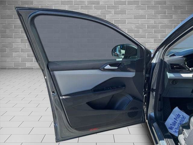 Used 2023 Volkswagen Taos SEL AWD/4WD image 17