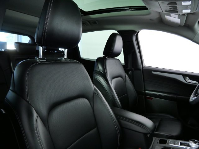 Certified 2025 Ford Escape Platinum AWD/4WD image 12