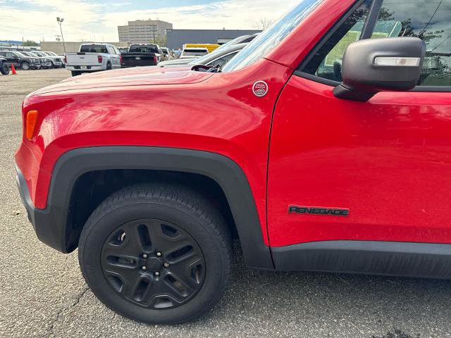 Used 2018 Jeep Renegade Trailhawk AWD/4WD image 14