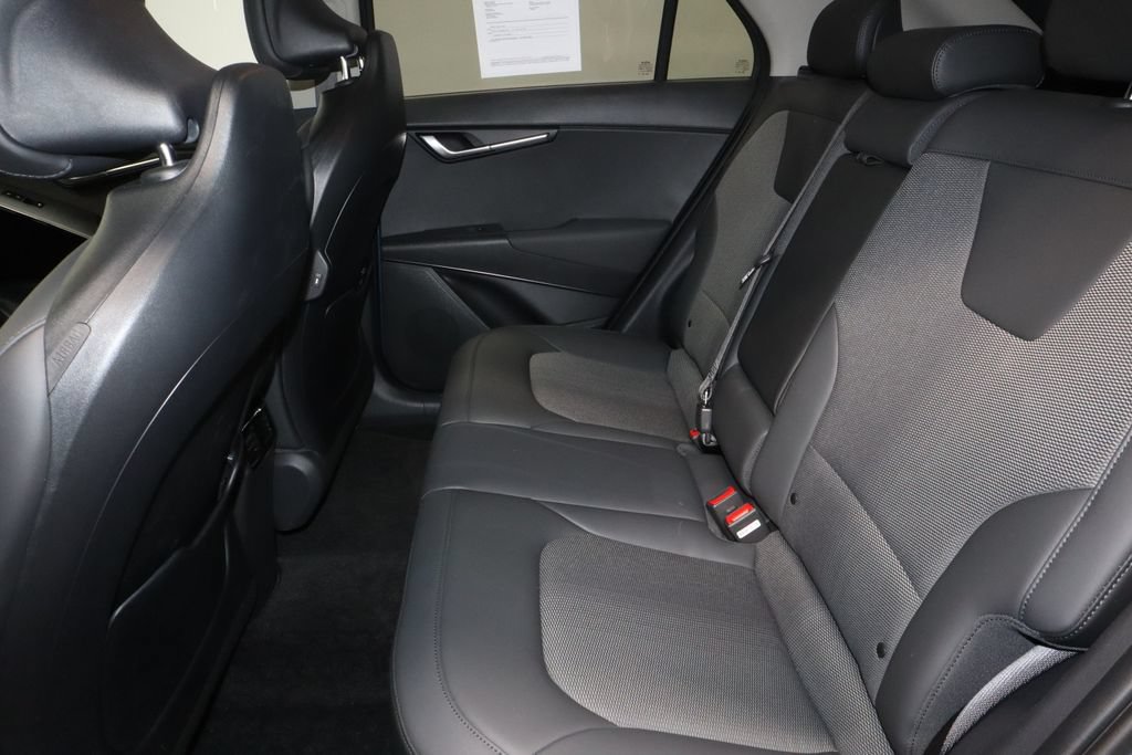 Used 2025 Kia Niro EX FWD image 22