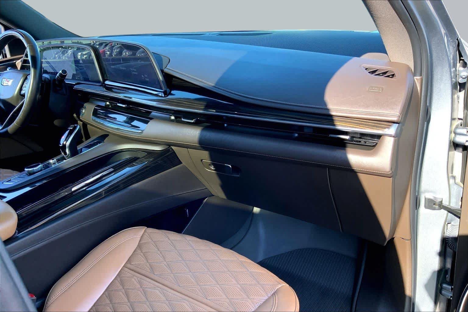 Used 2021 Cadillac Escalade Premium Luxury w/ Driver Assist Tech Package AWD/4WD image 18