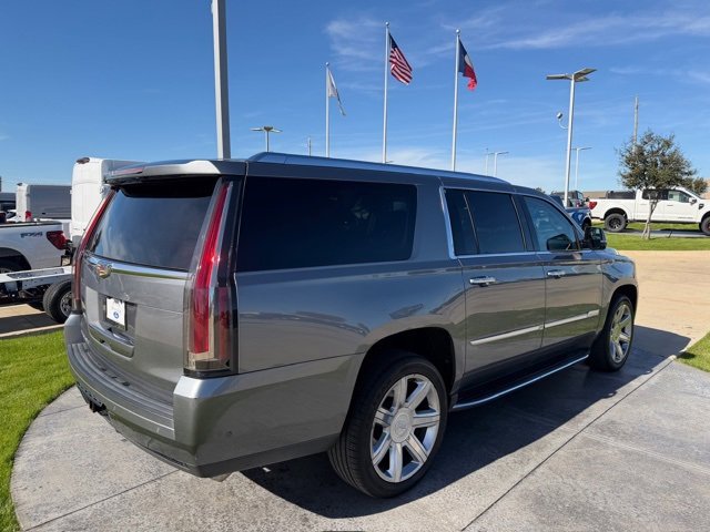 Used 2020 Cadillac Escalade ESV Premium Luxury image 9