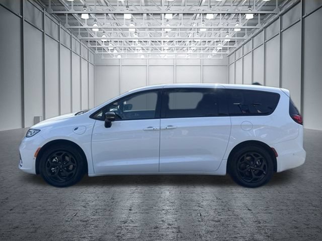 Used 2024 Chrysler Pacifica Limited FWD image 3