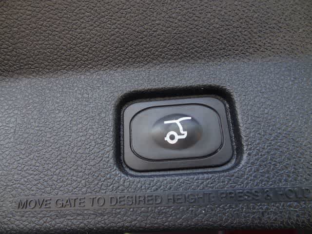 Certified 2018 Ford Explorer XLT w/ Equipment Group 202A FWD image 11