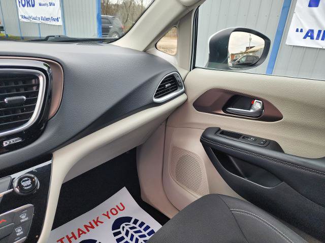 Used 2023 Chrysler Voyager LX FWD image 16
