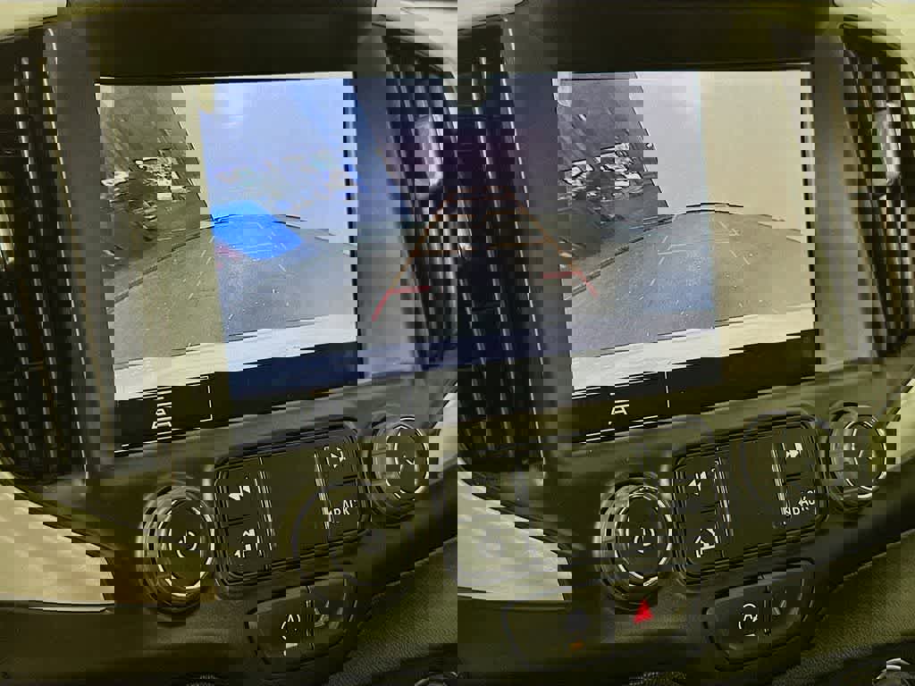 Used 2024 GMC Terrain SLT image 29