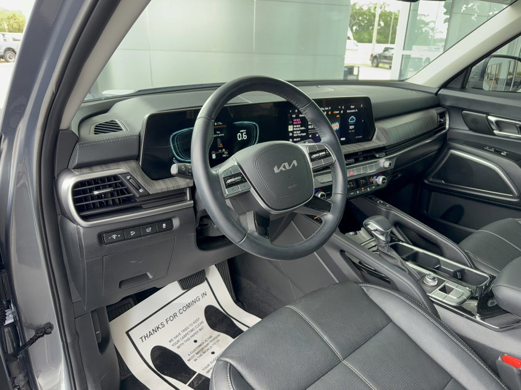 Used 2025 Kia Telluride EX image 11