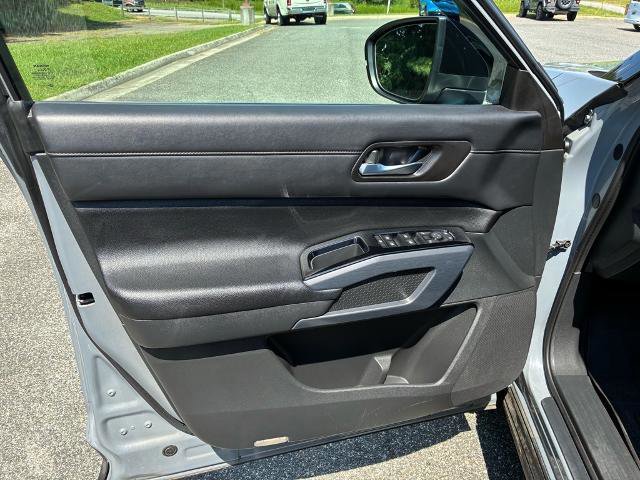 Used 2022 Nissan Pathfinder SL w/ SL Black Package image 16