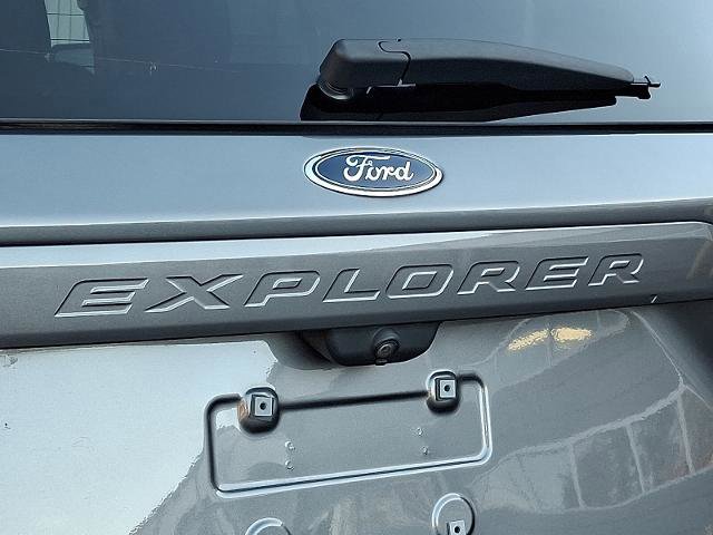 Certified 2022 Ford Explorer XLT w/ Equipment Group 202A image 31