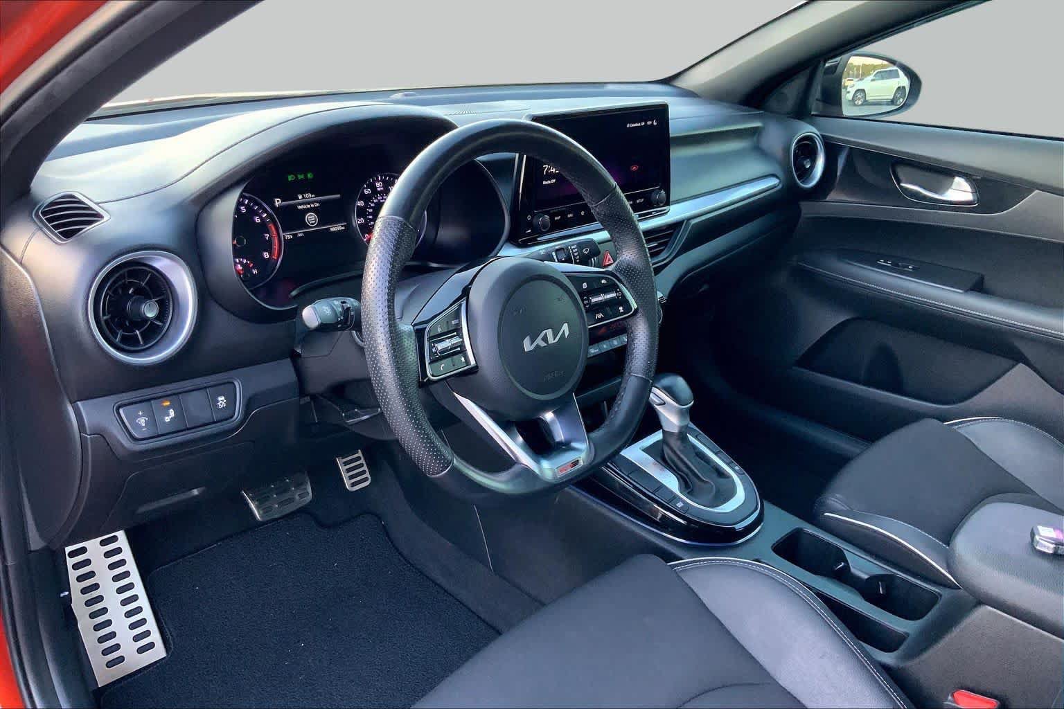 Used 2023 Kia Forte GT-Line w/ GT-Line Premium Package FWD image 17