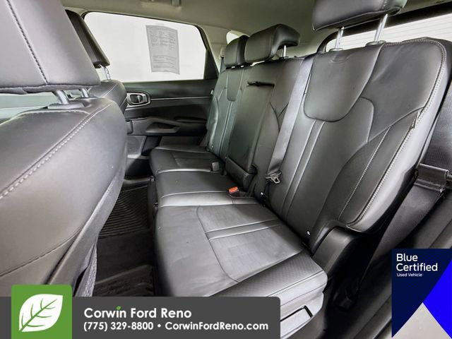 Used 2025 Kia Sorento S image 29