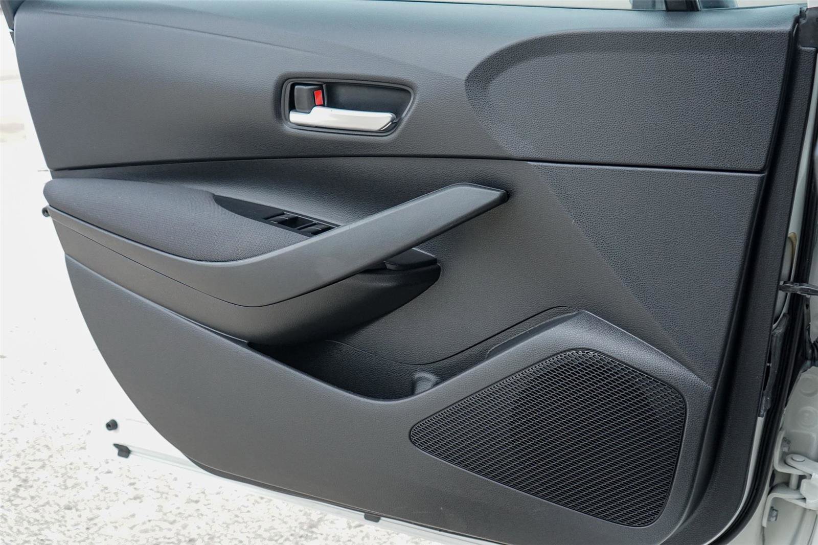 Used 2020 Toyota Corolla LE FWD image 18