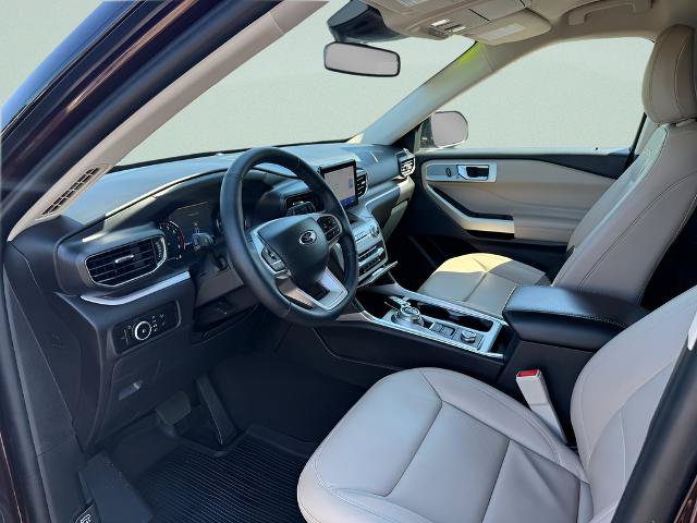 Certified 2023 Ford Explorer XLT w/ Equipment Group 202A AWD/4WD image 4