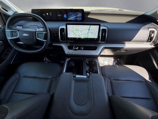 Certified 2025 Ford Expedition Active AWD/4WD image 3