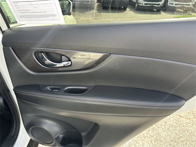 Used 2019 Nissan Rogue SV w/ Premium Package image 40