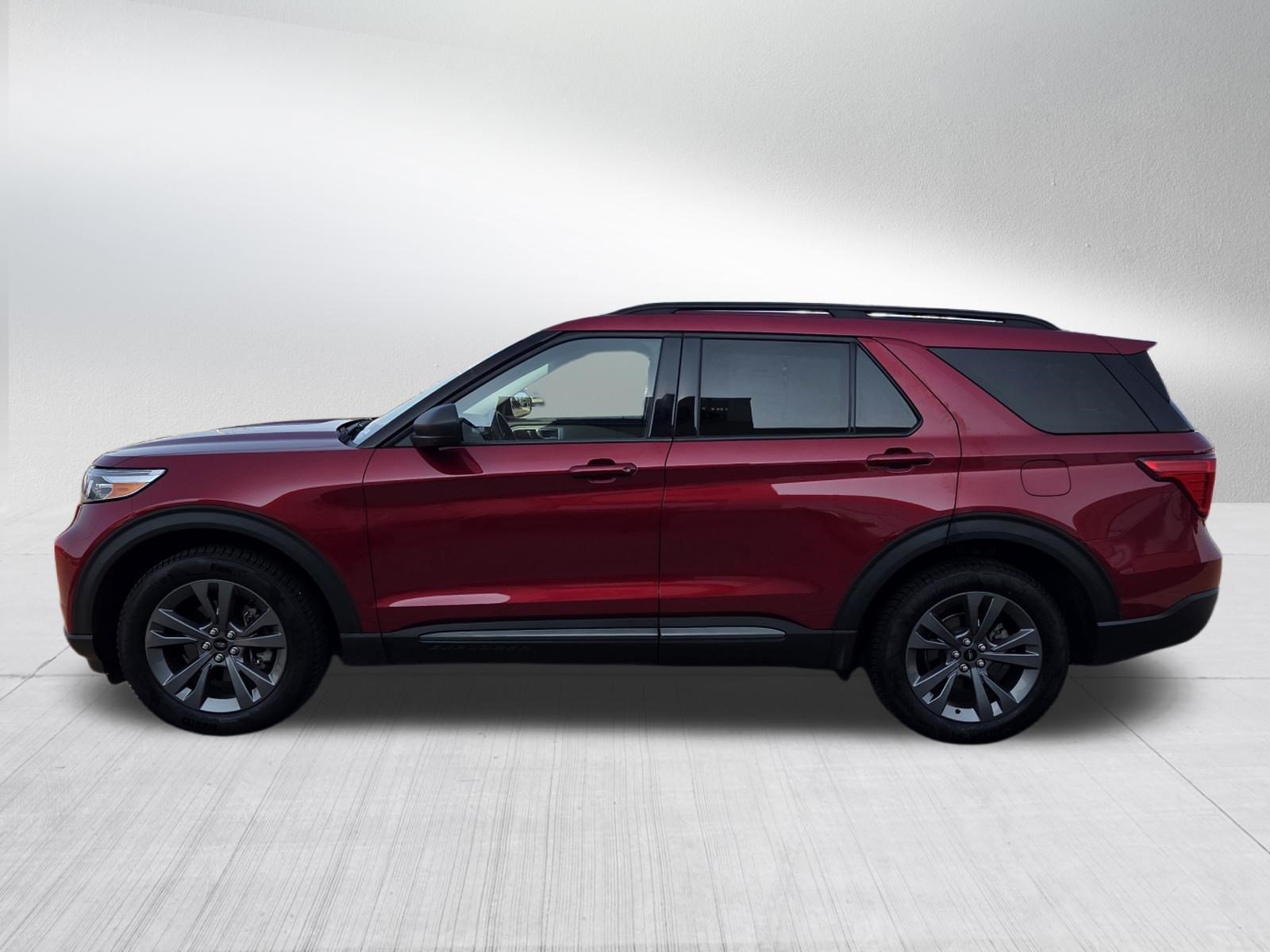 Certified 2021 Ford Explorer XLT w/ Equipment Group 202A AWD/4WD image 4