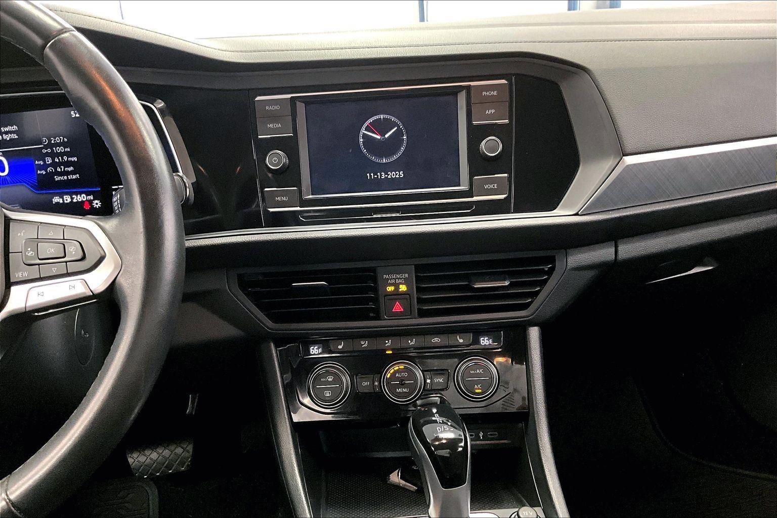 Used 2022 Volkswagen Jetta SE image 8