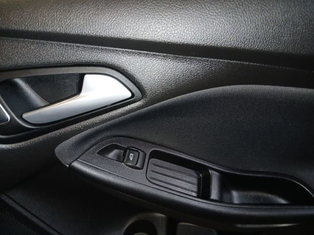 Certified 2017 Ford Focus SE FWD image 44