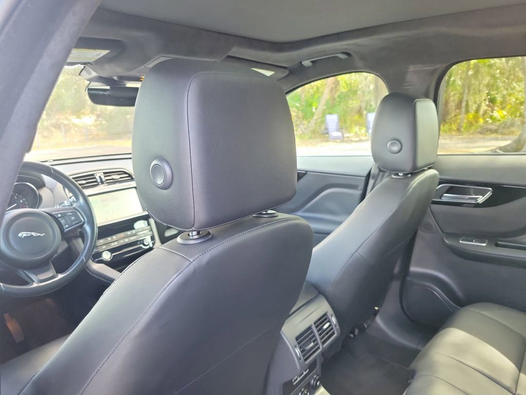 Used 2020 Jaguar F-PACE Premium image 11