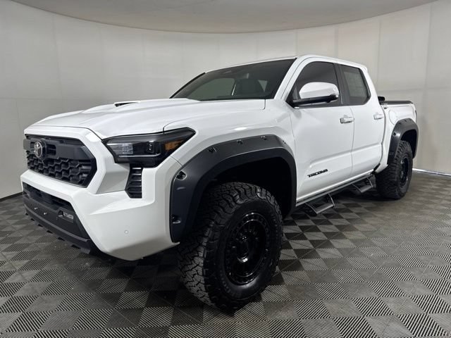 Used 2024 Toyota Tacoma TRD Sport w/ TRD Sport Premium Package AWD/4WD image 8