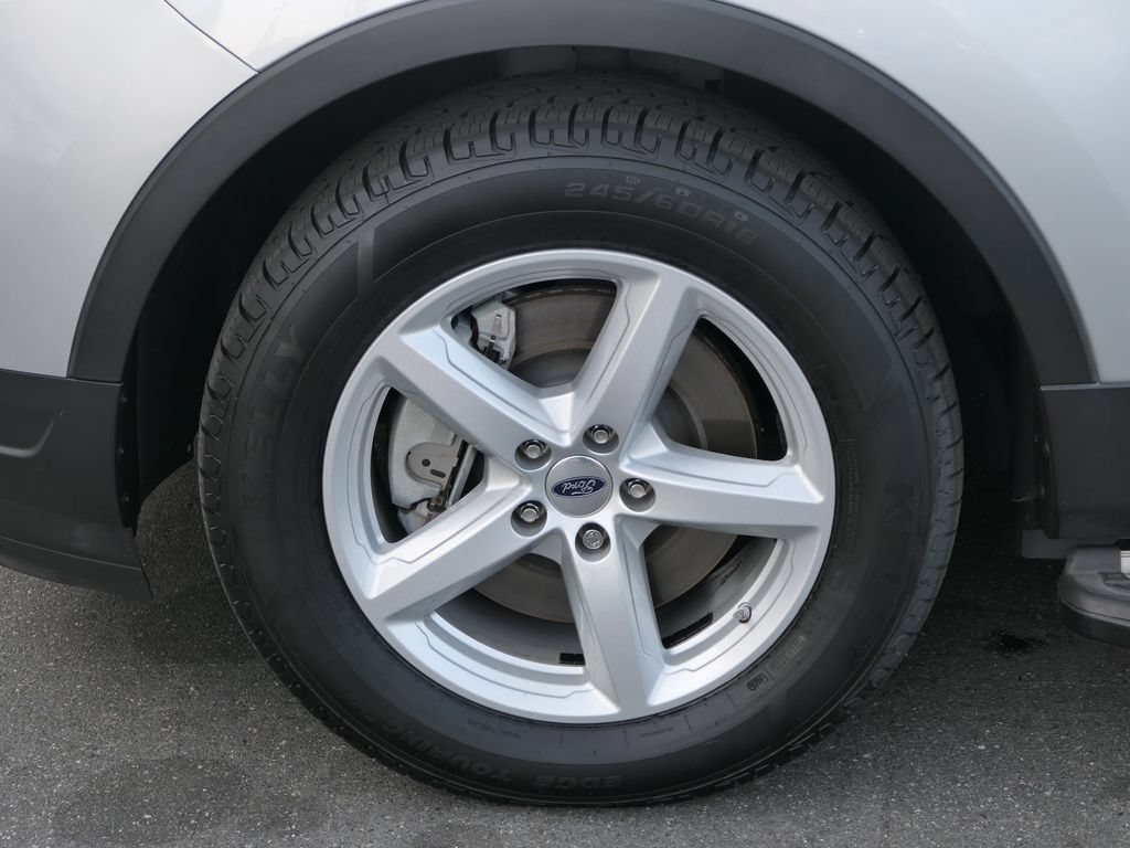 Certified 2018 Ford Explorer XLT w/ Equipment Group 201A FWD image 11