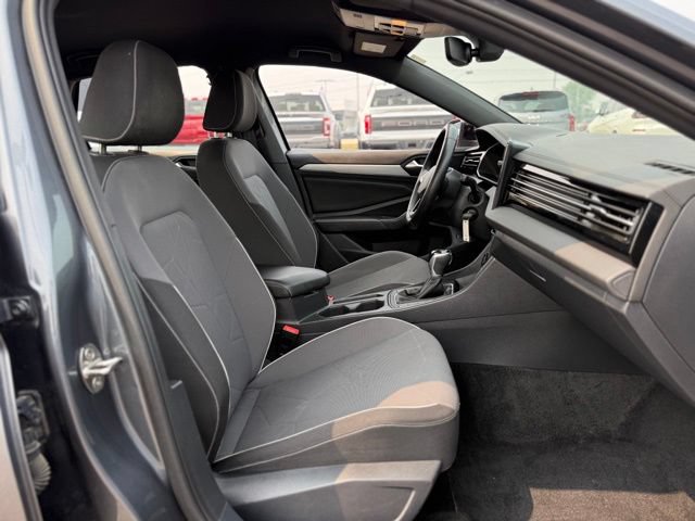 Used 2025 Volkswagen Jetta Sport FWD image 9
