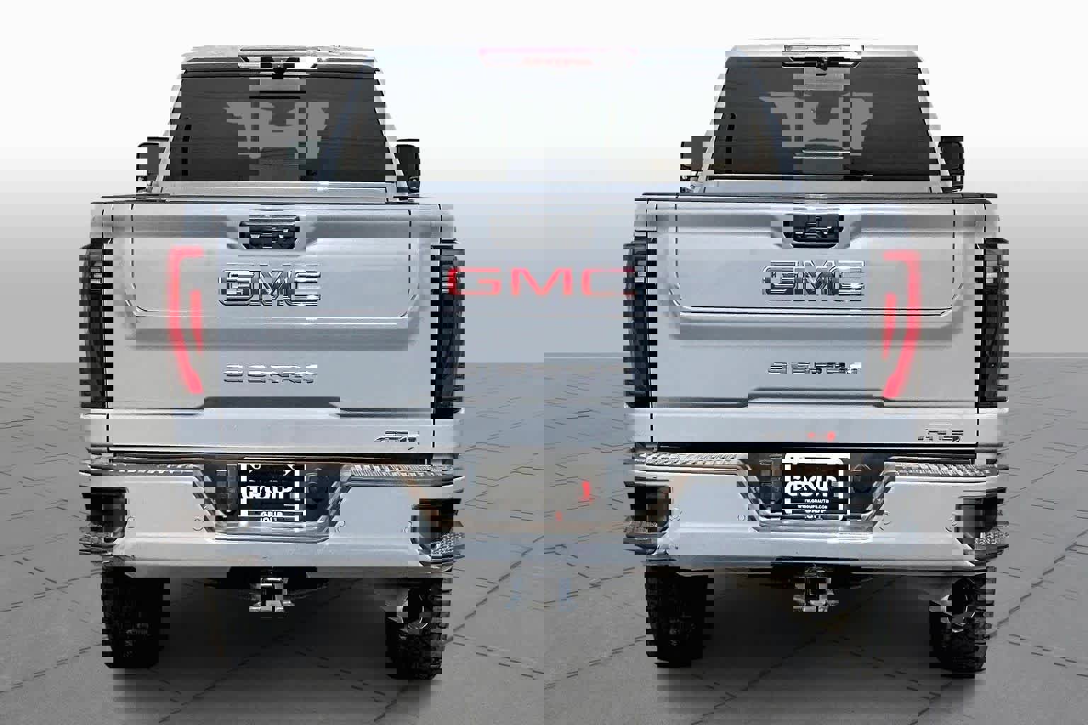 Used 2025 GMC Sierra 2500 AT4 w/ AT4 Premium Plus Package image 3