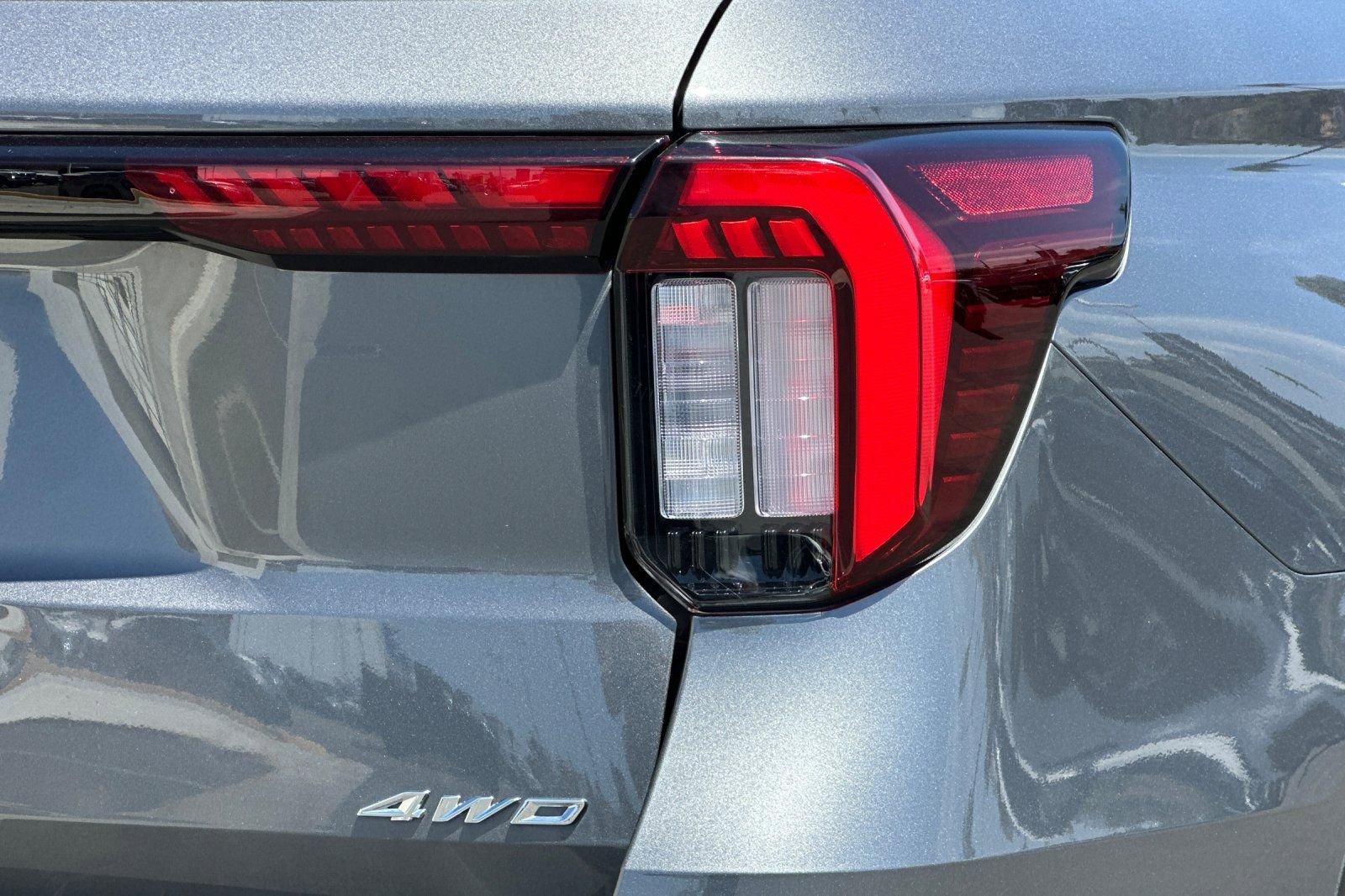 Certified 2025 Ford Explorer ST-Line w/ ST-Line Street Pack AWD/4WD image 28