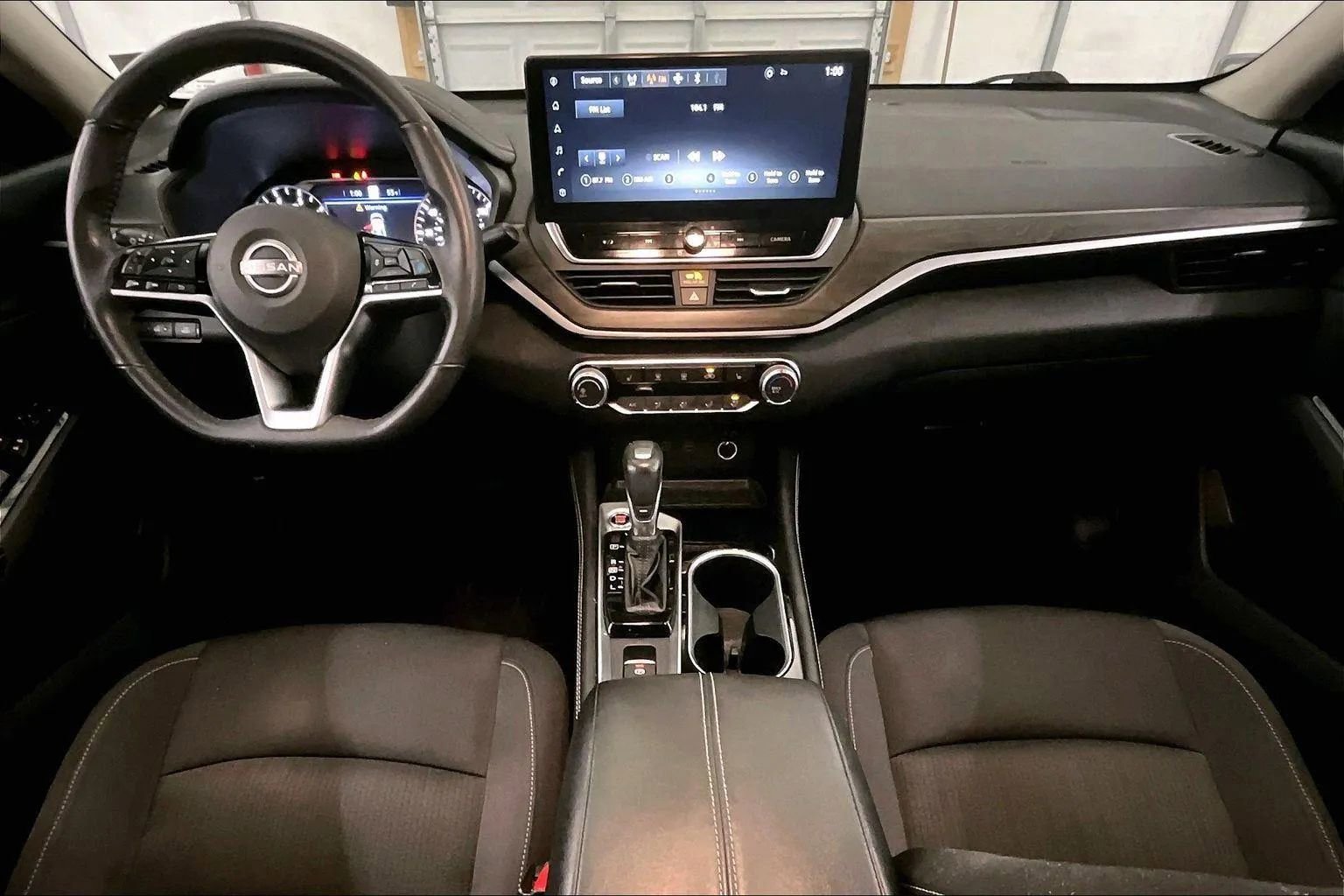 Used 2023 Nissan Altima 2.5 SV w/ SV Premium Package image 14