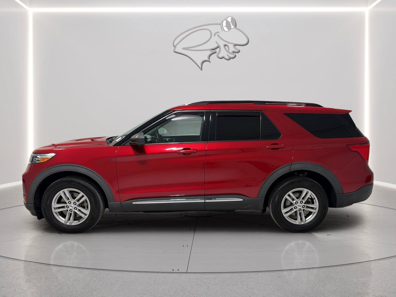 Certified 2021 Ford Explorer XLT w/ Equipment Group 202A AWD/4WD image 2