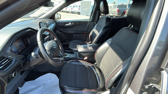 Certified 2025 Ford Escape ST-Line Select AWD/4WD image 17