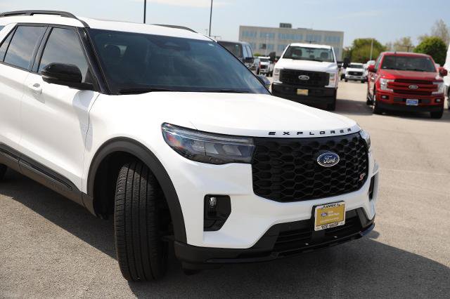 Certified 2025 Ford Explorer ST AWD/4WD image 5