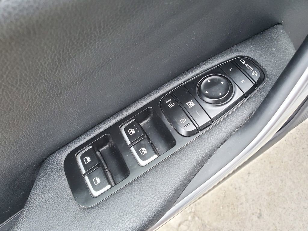 Used 2018 Kia Stinger Base image 14