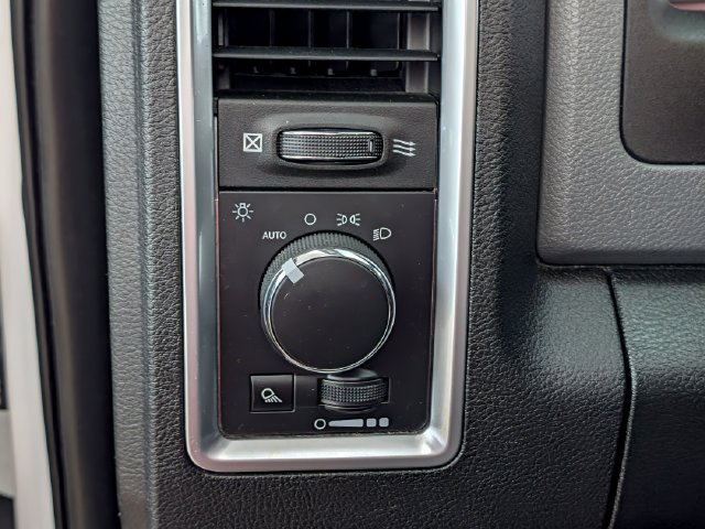 Used 2018 RAM 1500 Classic SLT AWD/4WD image 15