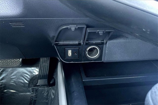 Used 2019 Toyota Camry LE image 32