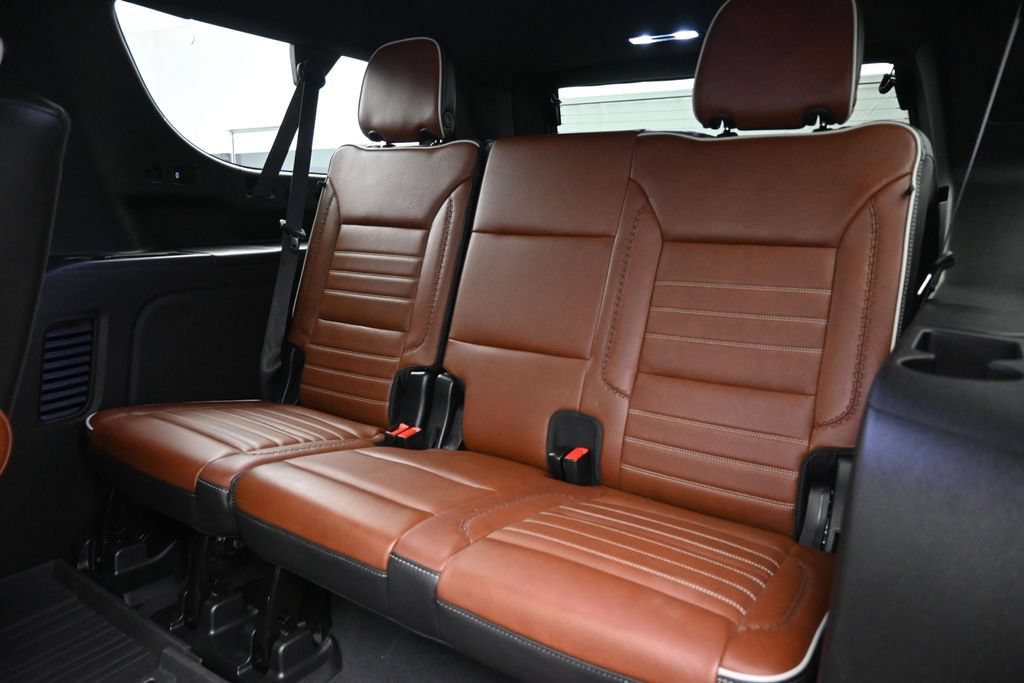 Used 2023 GMC Yukon XL Denali Ultimate AWD/4WD image 24