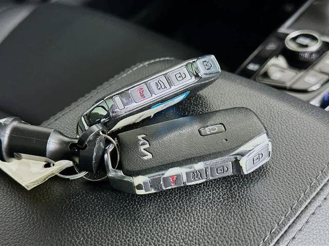 Used 2025 Kia Sportage SX FWD image 19