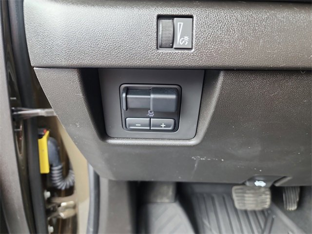 Used 2024 Chevrolet Colorado LT w/ LT Convenience Package image 21